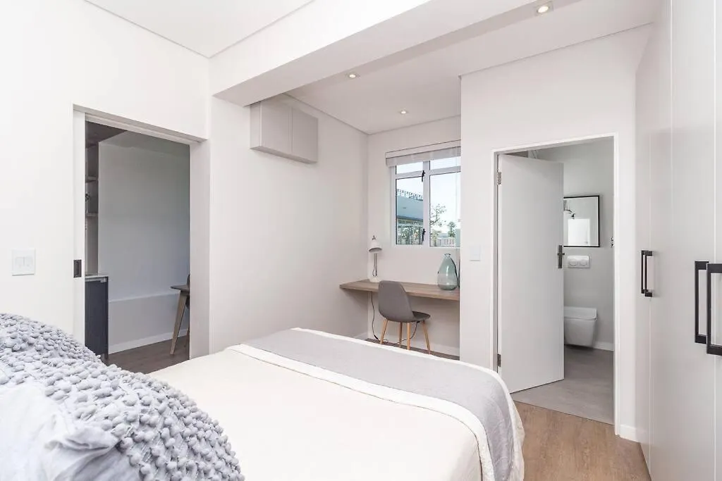 Daire Contemporary Central Apt. Between Beach And City. Cape Town