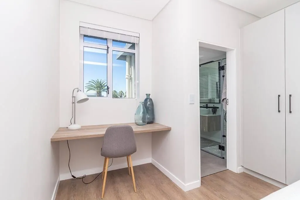 Contemporary Central Apt. Between Beach And City. Cape Town Daire