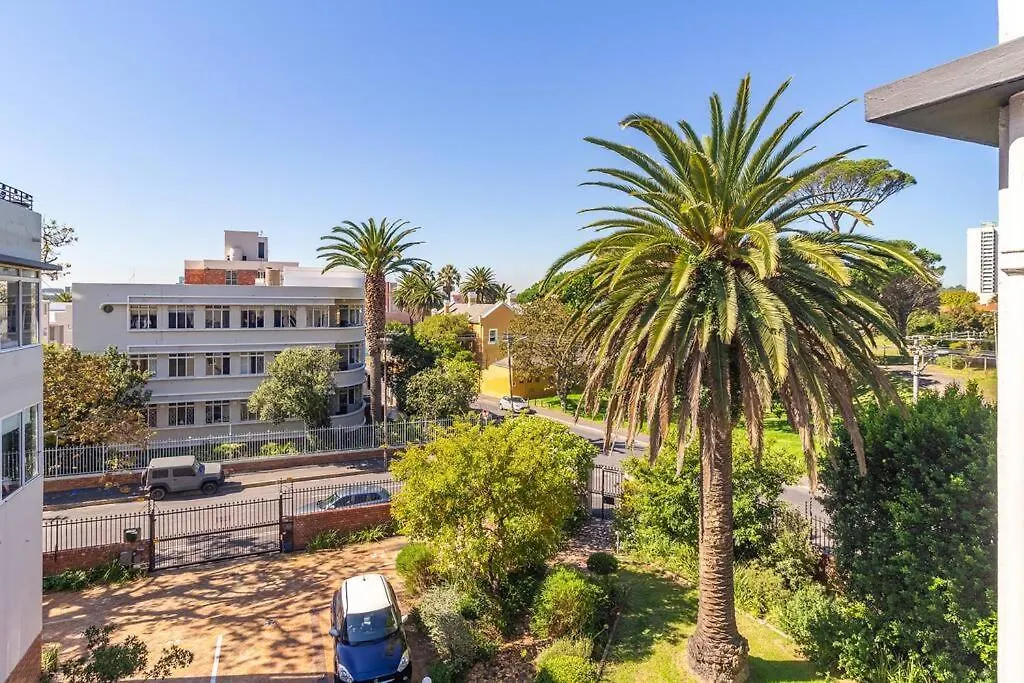 Contemporary Central Apt. Between Beach And City. Cape Town South Africa
